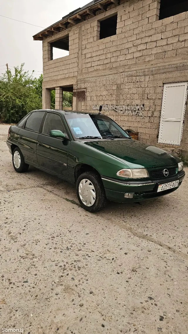 Opel Astra F 1996 · 1.6 MT