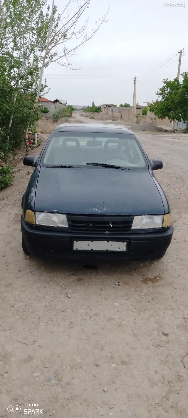 Opel Vectra A 1989 · 1.6 MT