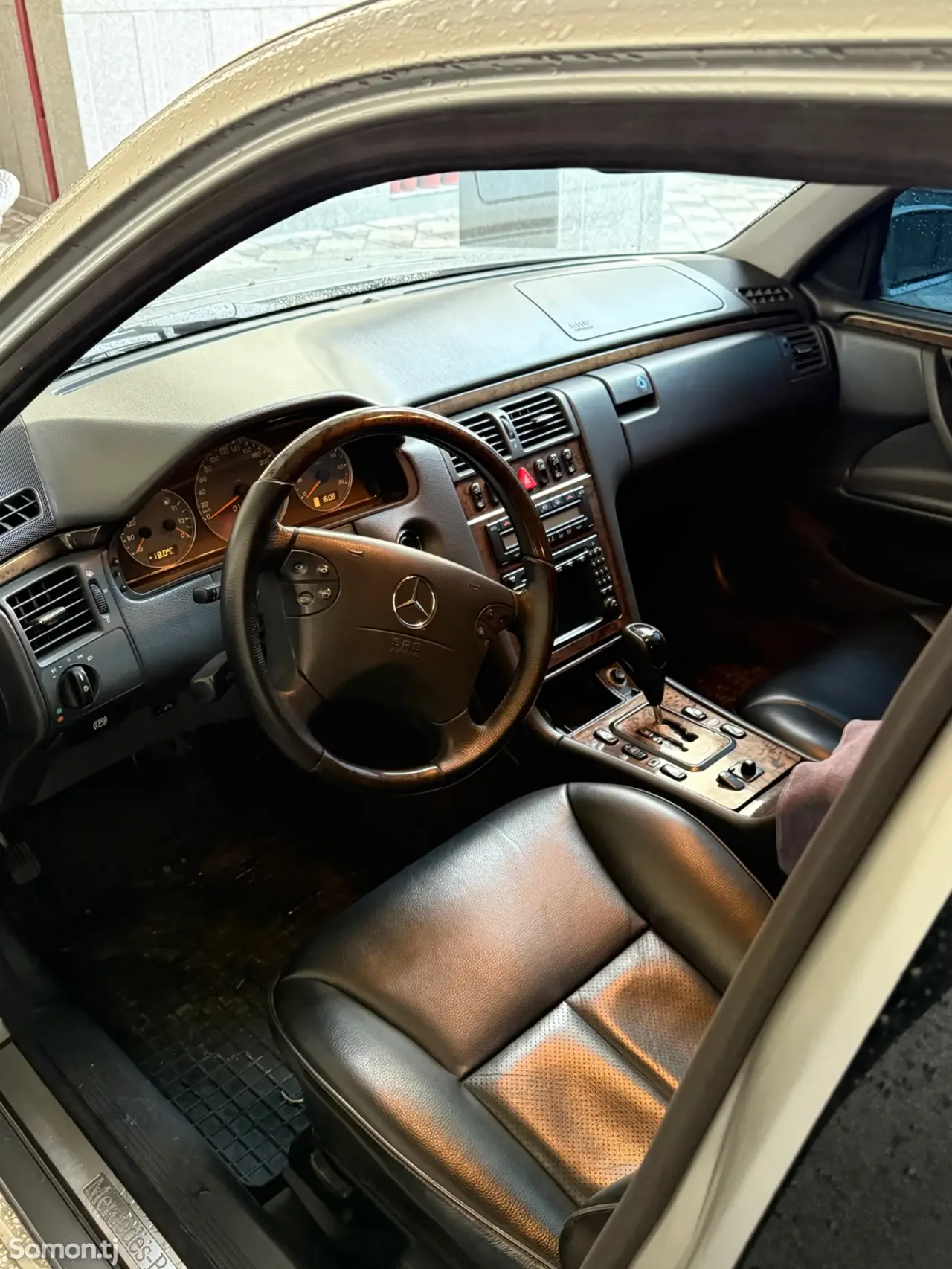 Mercedes-Benz E class 2001 · 3.2 AT
