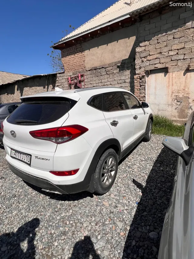 Hyundai Tucson 2016 · 1.6 AT