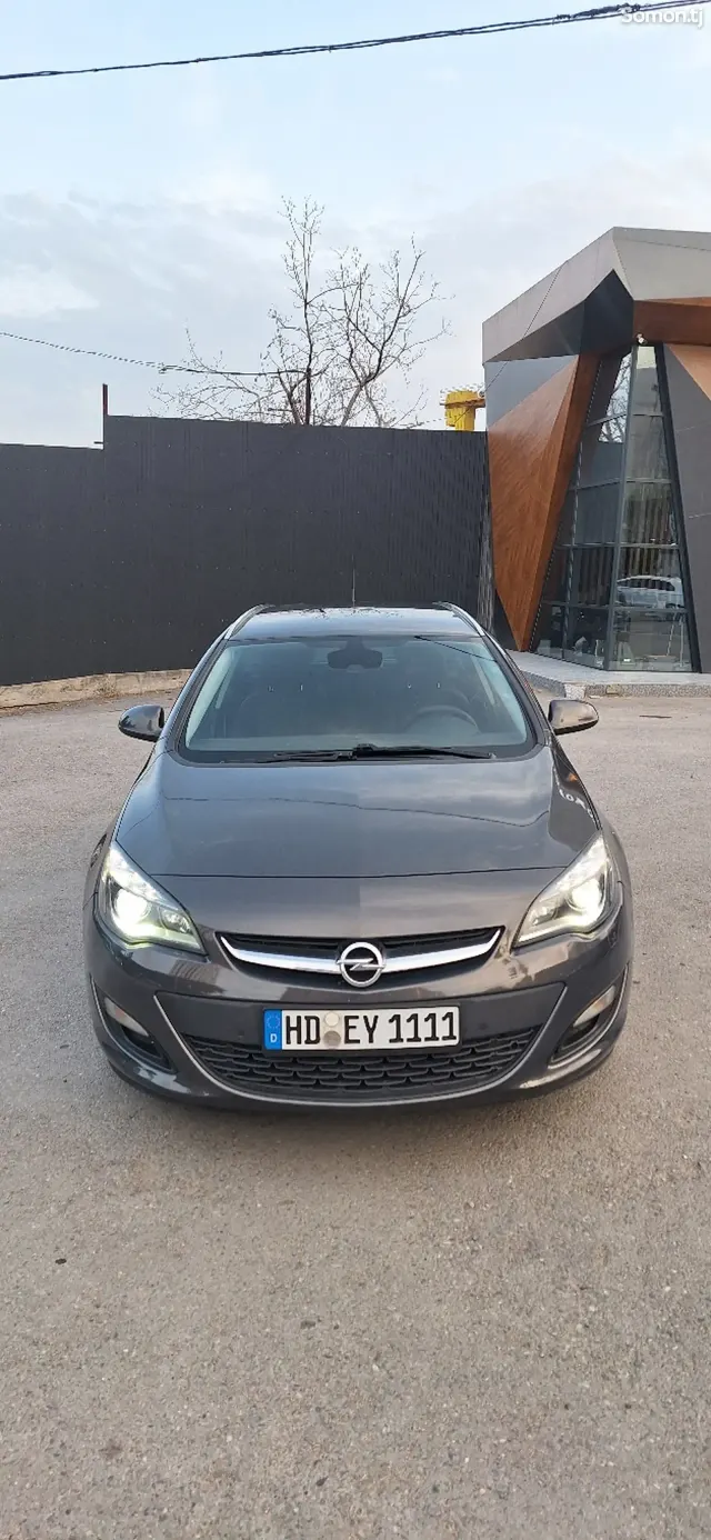 Opel Astra J 2015 · 1.4 MT