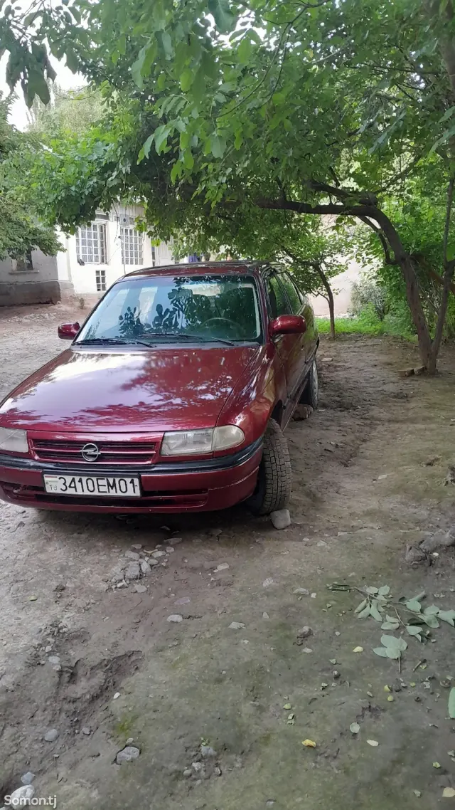 Opel Astra F 1993 · 1.6 MT