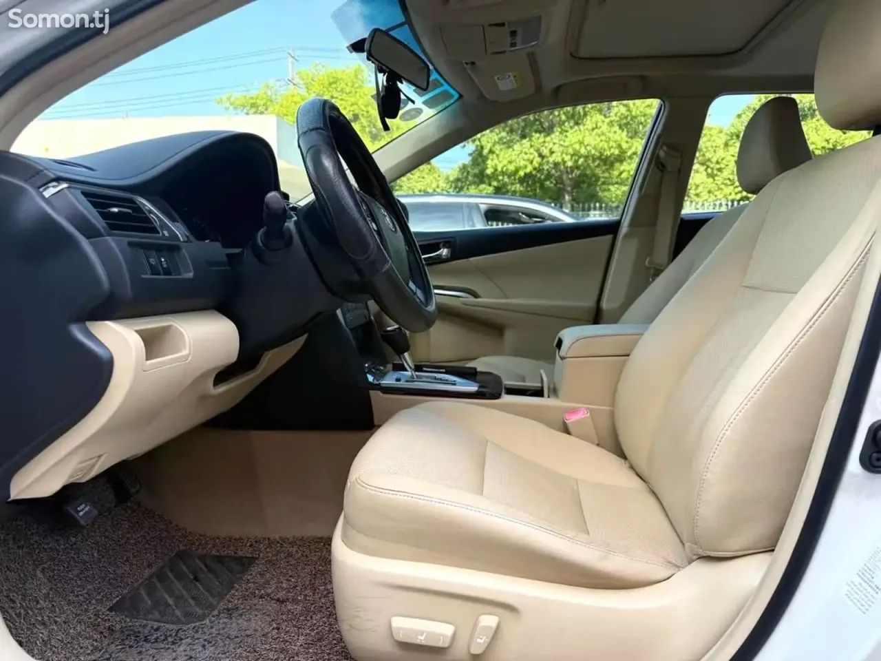 Toyota Camry 2016 · AT