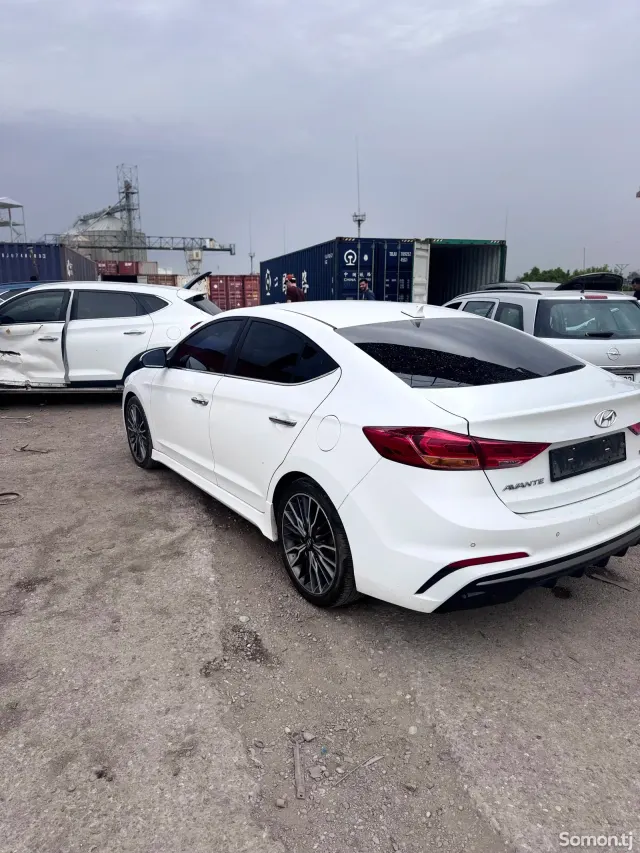 Hyundai Avante 2017 · 1.6 AT