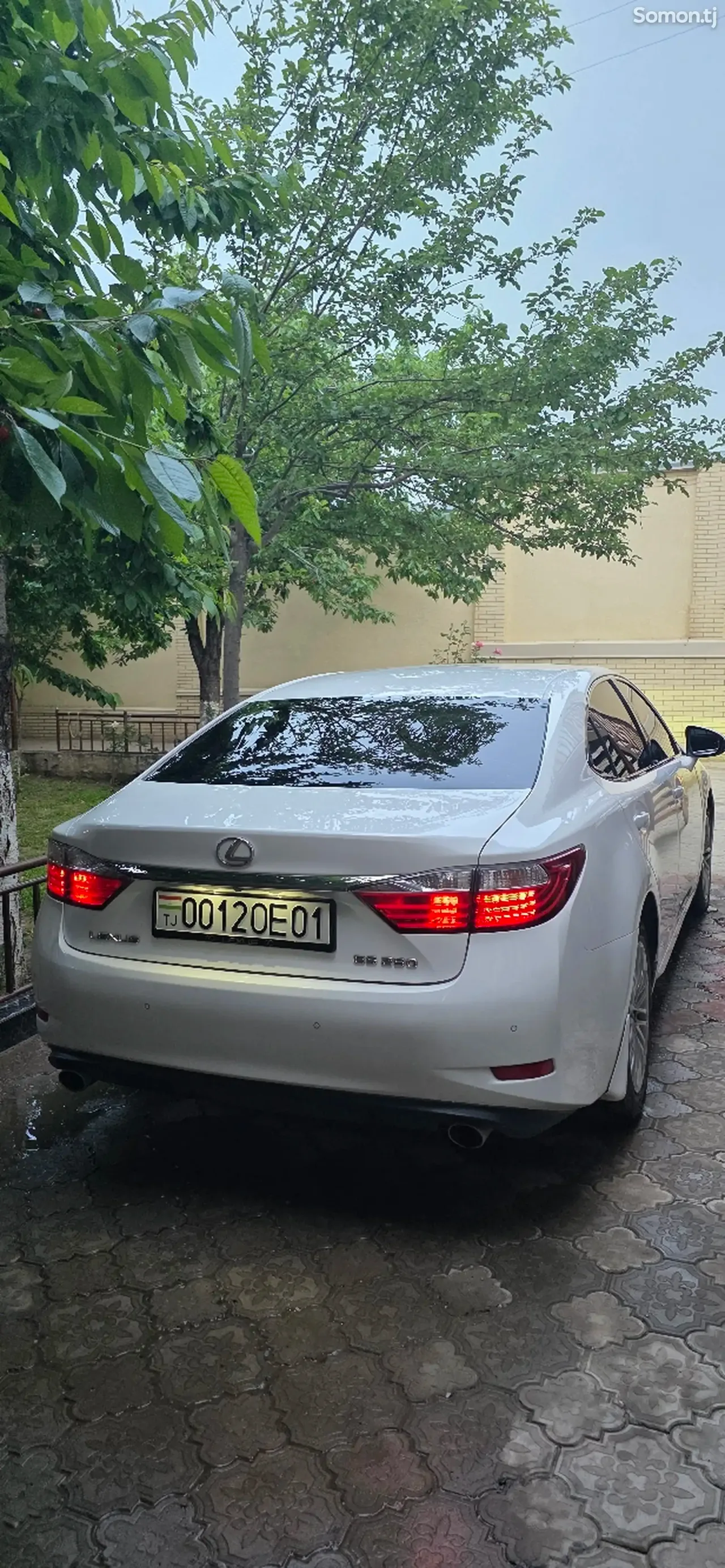 Lexus ES series 2014 · 2.5 AT