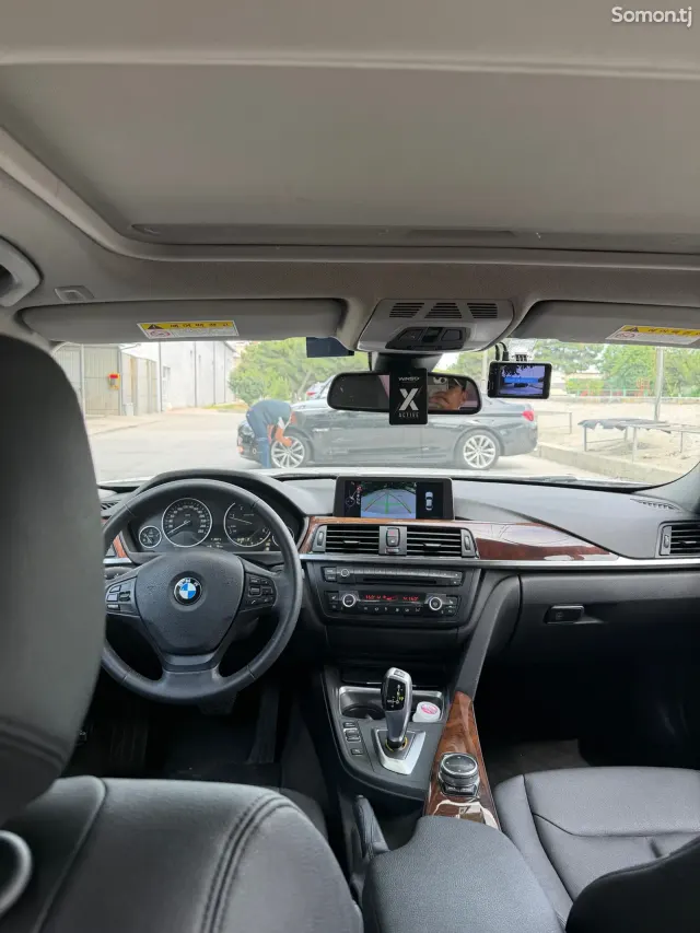 BMW 3 series 2015 · 2.0 AT