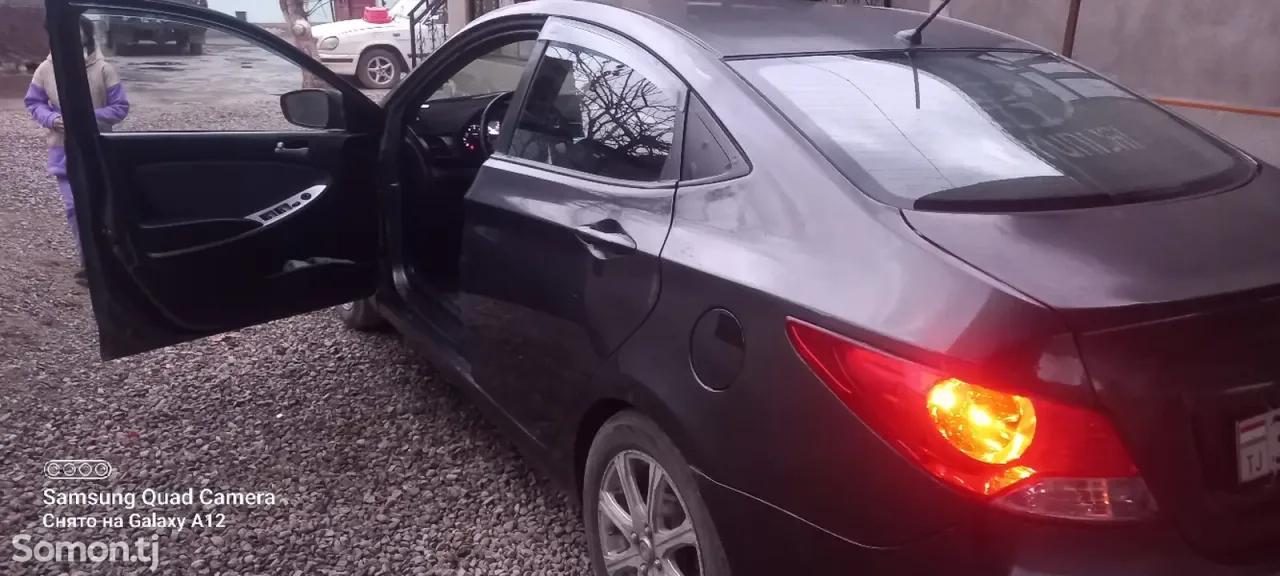 Hyundai Solaris 2013 · 1.6 MT