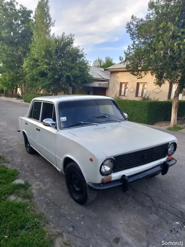 Lada (ВАЗ) 2101 1986 · 1.3 MT