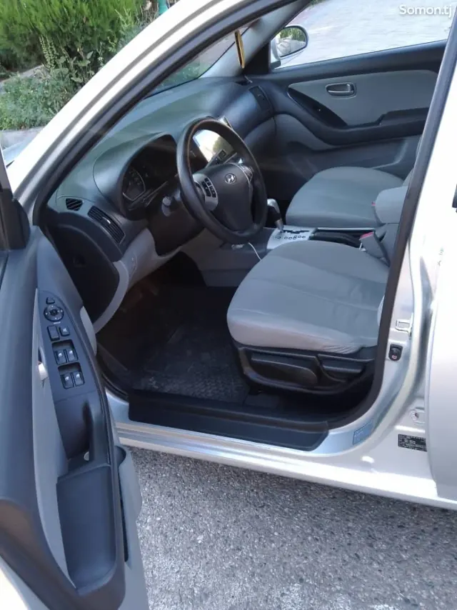 Hyundai Avante 2009 · 1.6 AT