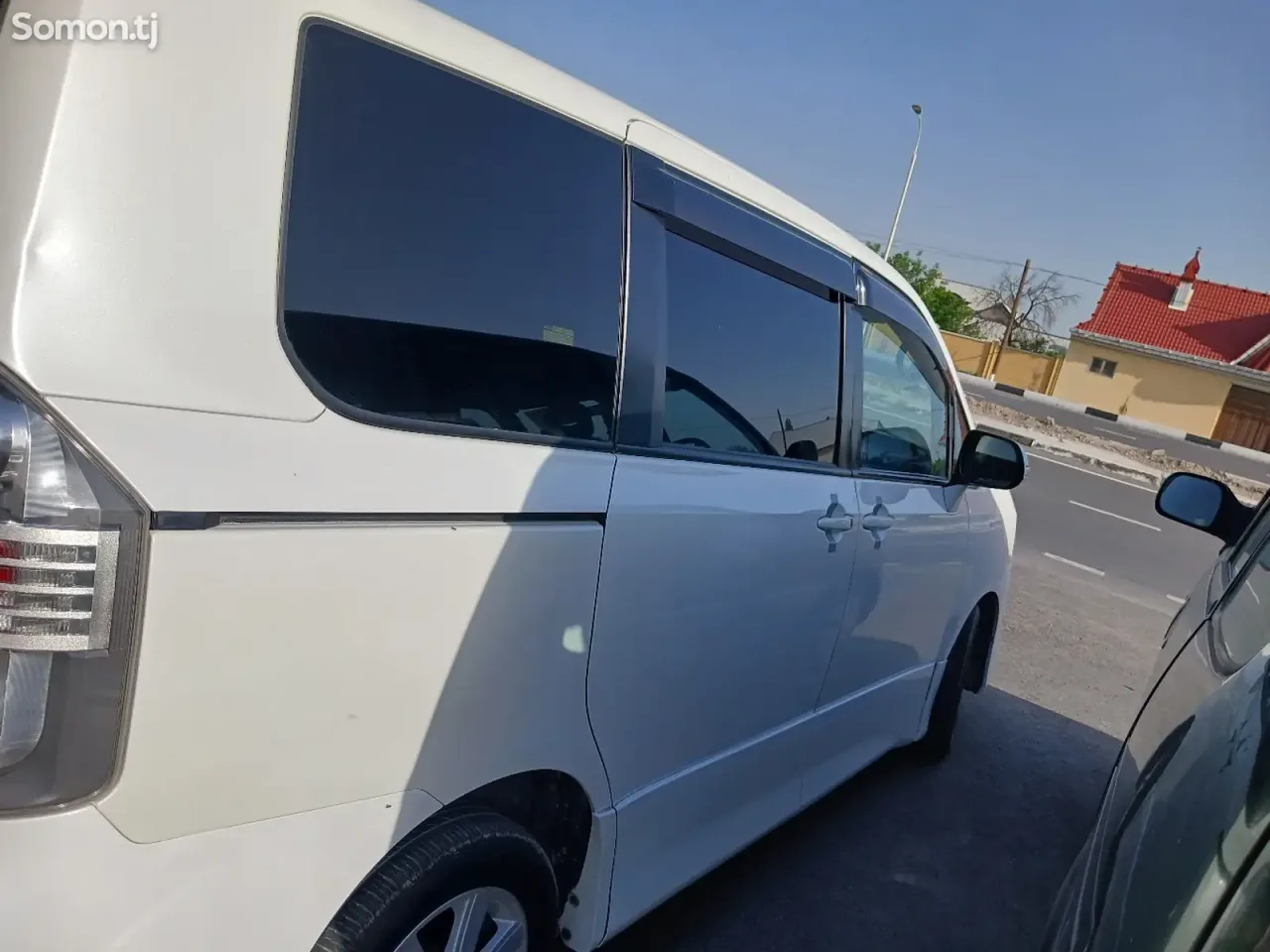 Toyota Voxy 2007 · 1.8 CVT