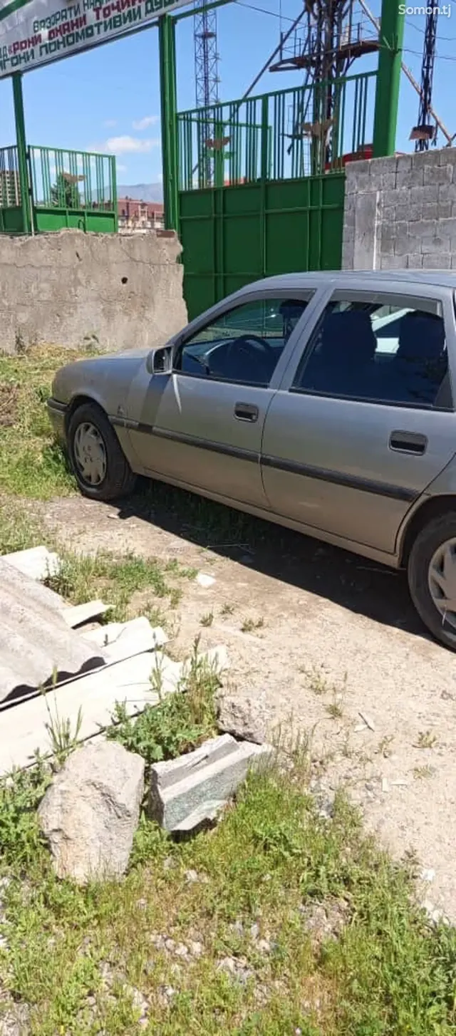Opel Vectra A 1994 · 1.6 MT