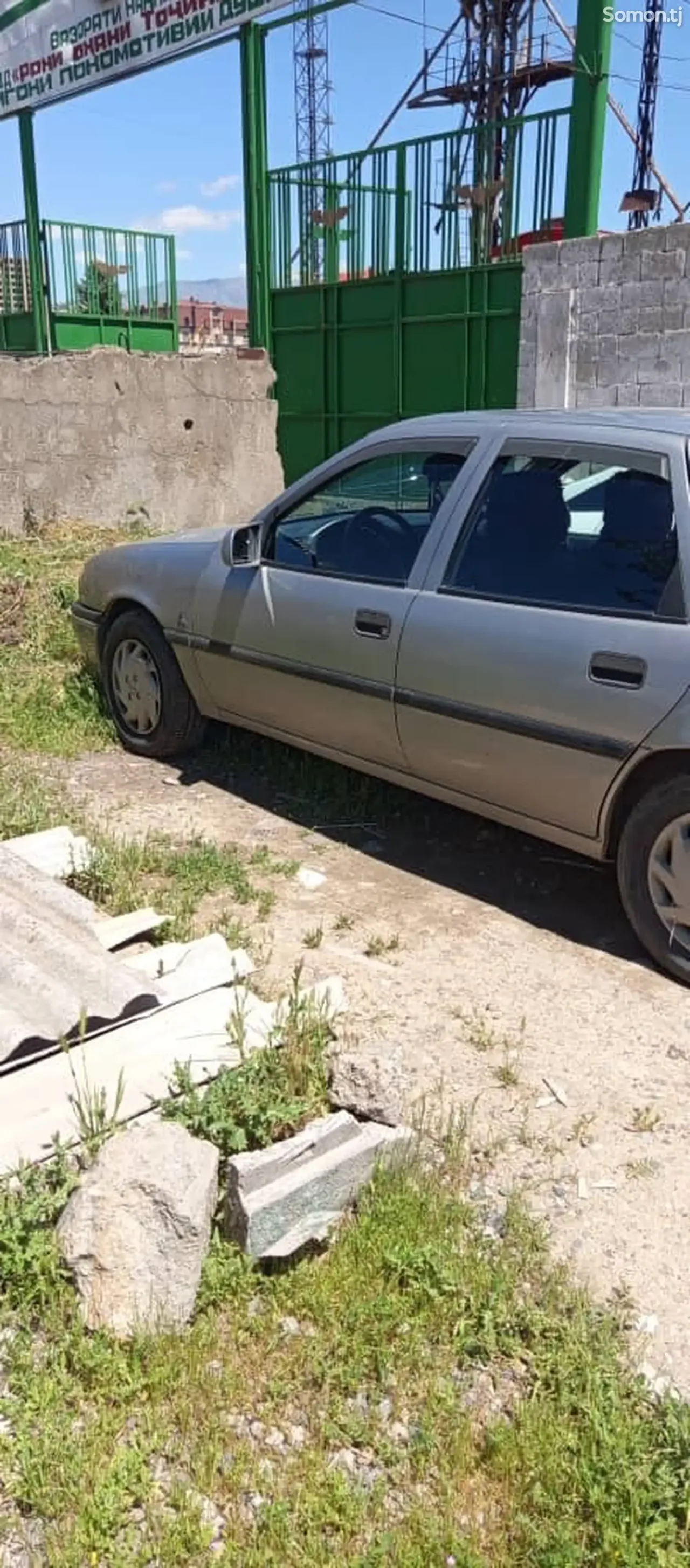 Opel Vectra A 1994 · 1.6 MT