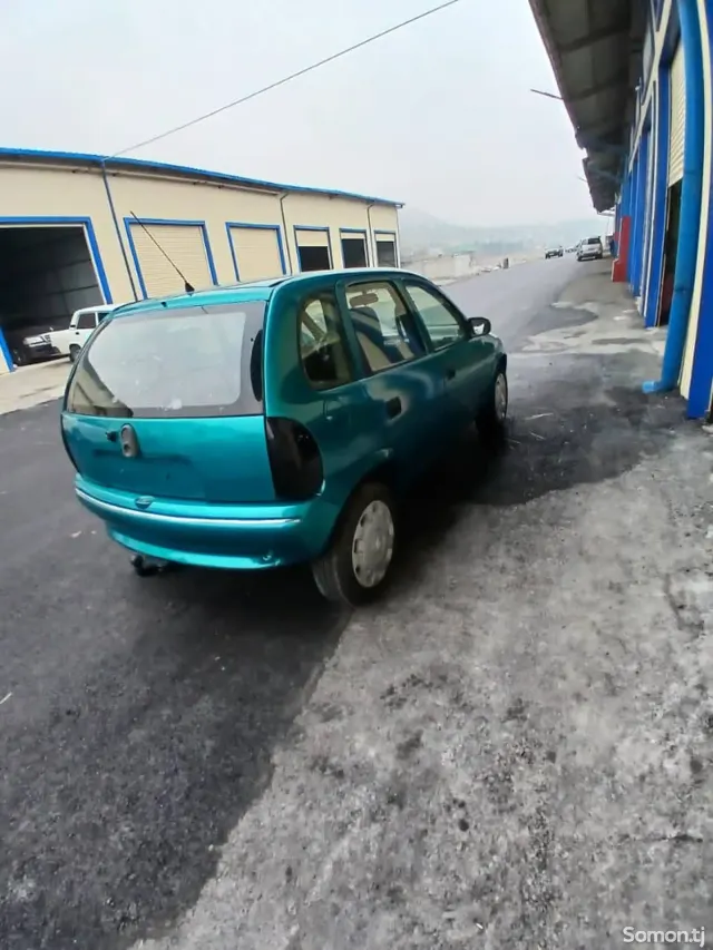 Opel Corsa 1994 · 1.6 MT