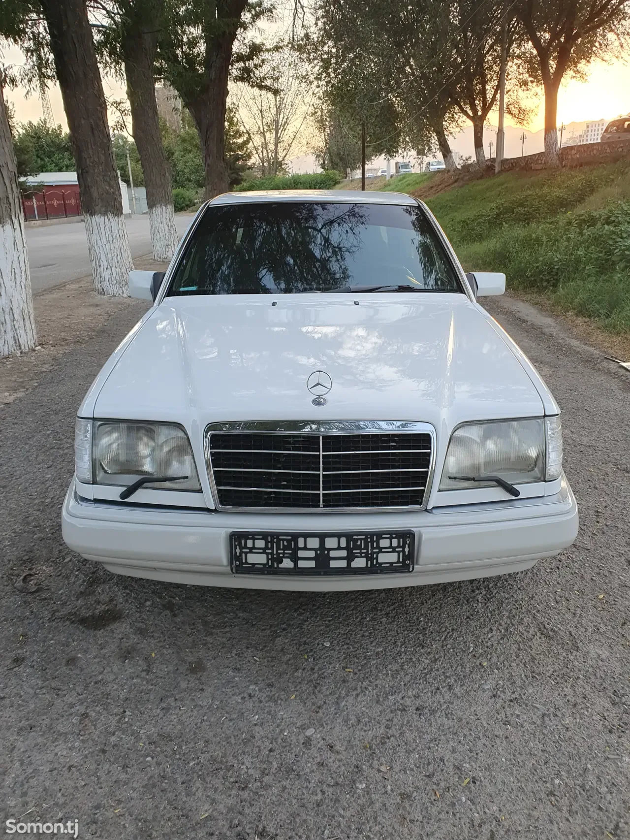 Mercedes-Benz W124 1993 · 2.5 AT