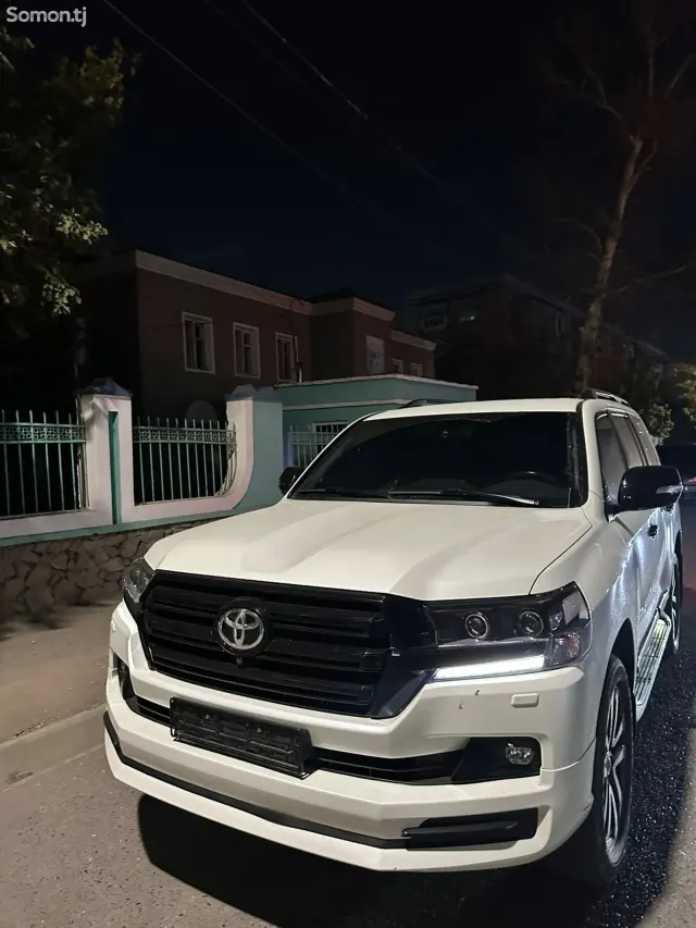 Toyota Land Cruiser 2018 · 4.5 AT