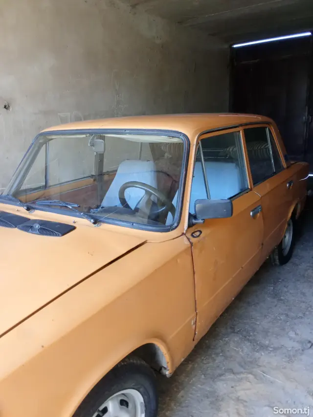Lada (ВАЗ) 2111 1981 · 1.5 MT