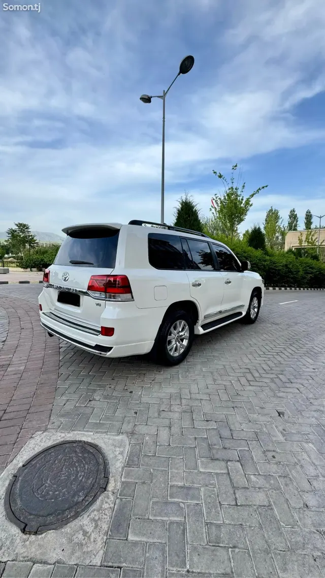 Toyota Land Cruiser 2014 · 4.6 AT