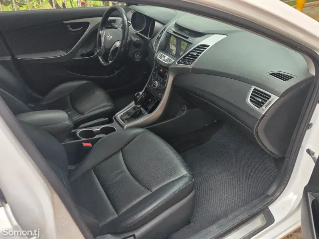 Hyundai Avante 2015 · 1.6 AT