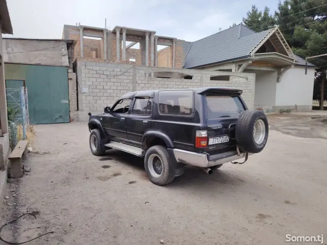 Toyota Hilux Surf 1996 · 2.7 MT