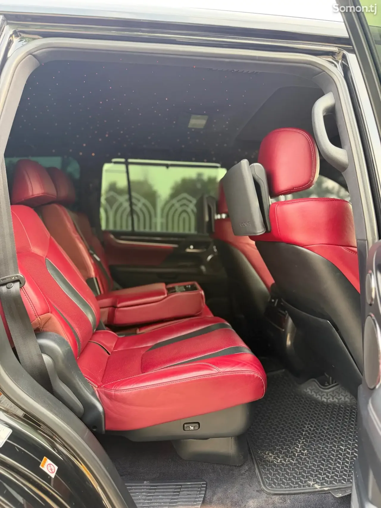 Lexus LX series 2017 · 5.7 AT