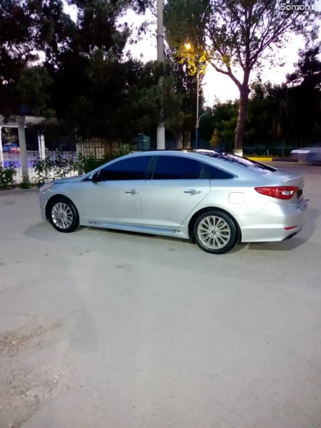 Hyundai Sonata 2015 · 2.4 AT