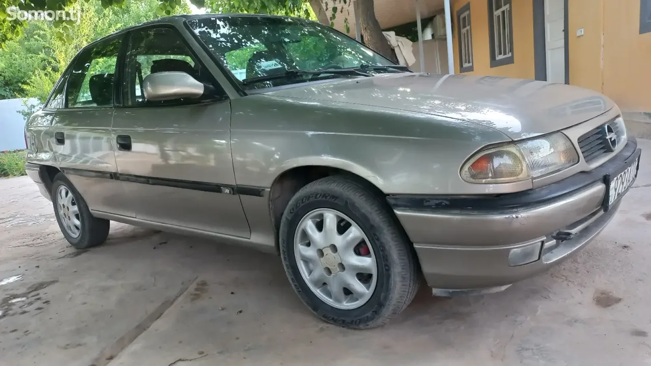Opel Astra F 1997 · 1.6 MT