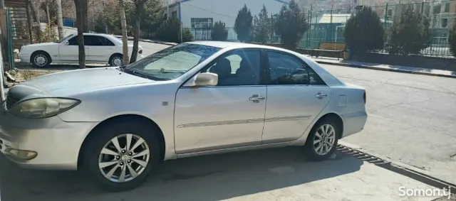 Toyota Camry 2005 · 2.4 MT