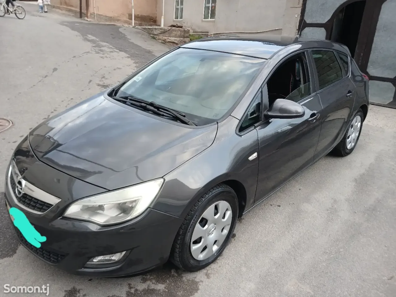 Opel Astra J 2011 · 1.7 MT