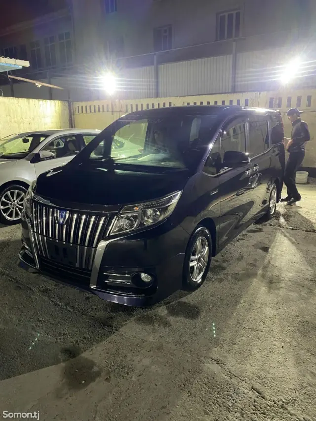 Toyota Voxy 2015 · 1.8 AT