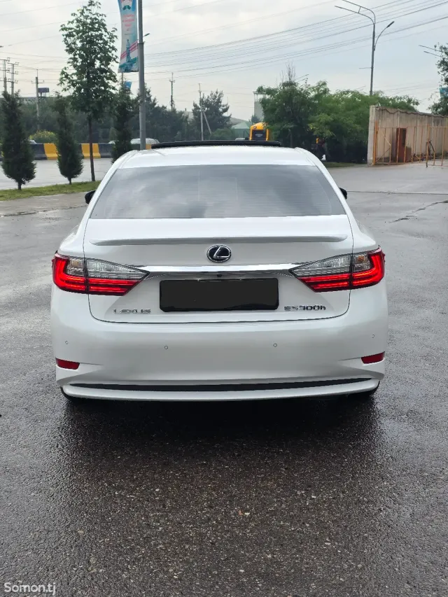 Lexus ES series 2016 · 3.0 AT