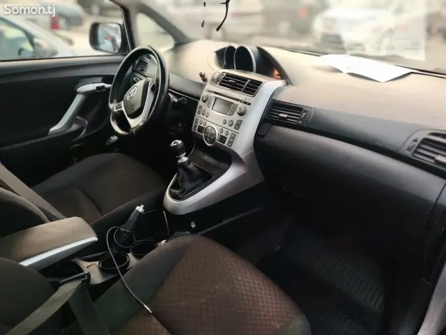 Toyota Verso 2012 · 1.8 MT