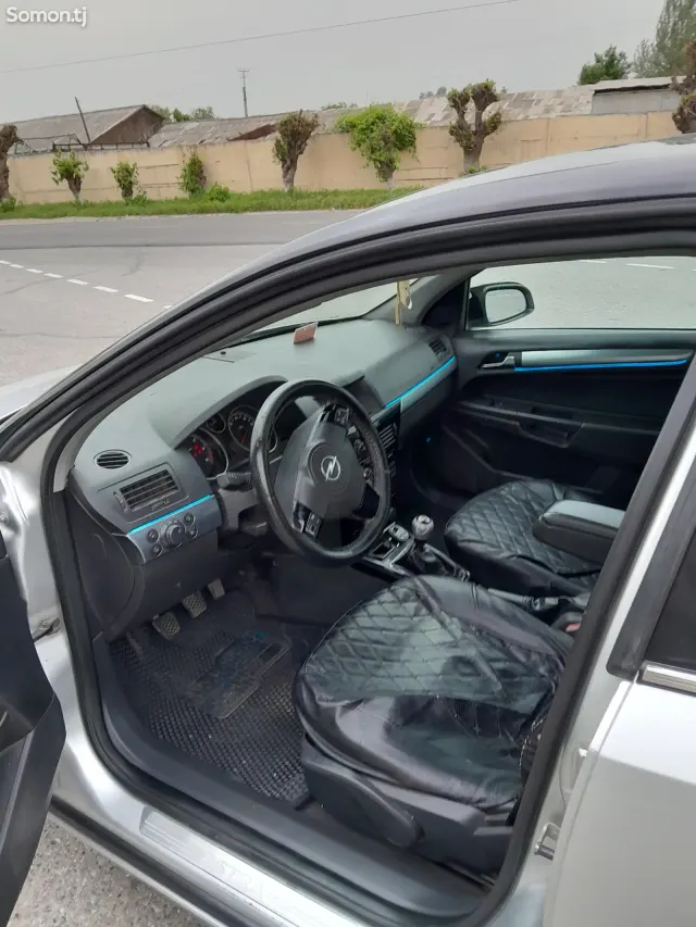 Opel Astra H 2007 · 1.6 MT