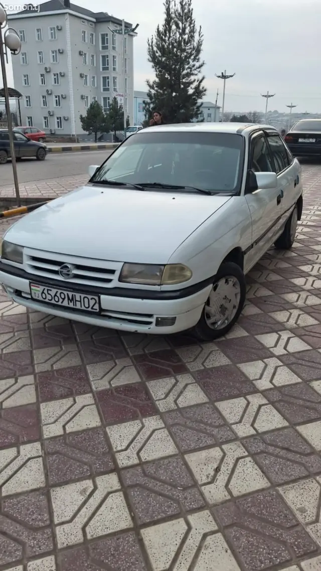 Opel Astra F 1994 · 1.6 MT