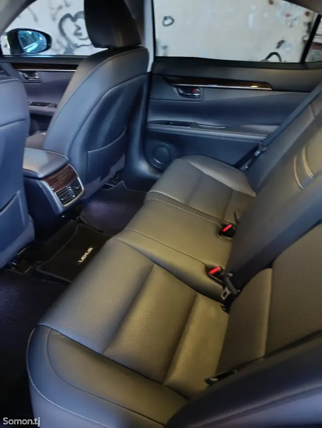 Lexus ES series 2016 · 3.0 AT