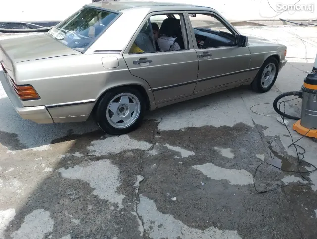 Mercedes-Benz W201 1988 · 1.8 MT