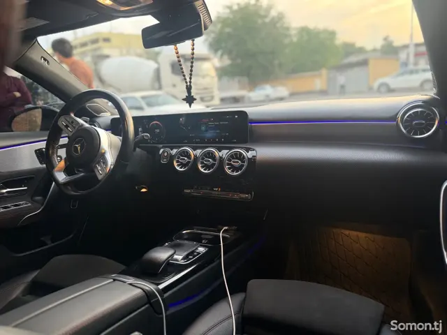 Mercedes-Benz A class 2019 · 2.2 CVT
