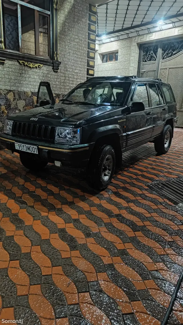 Jeep Grand Cherokee 1996 · 3.2 MT
