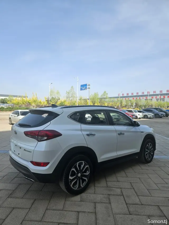 Hyundai Tucson 2016 · 1.6 AT