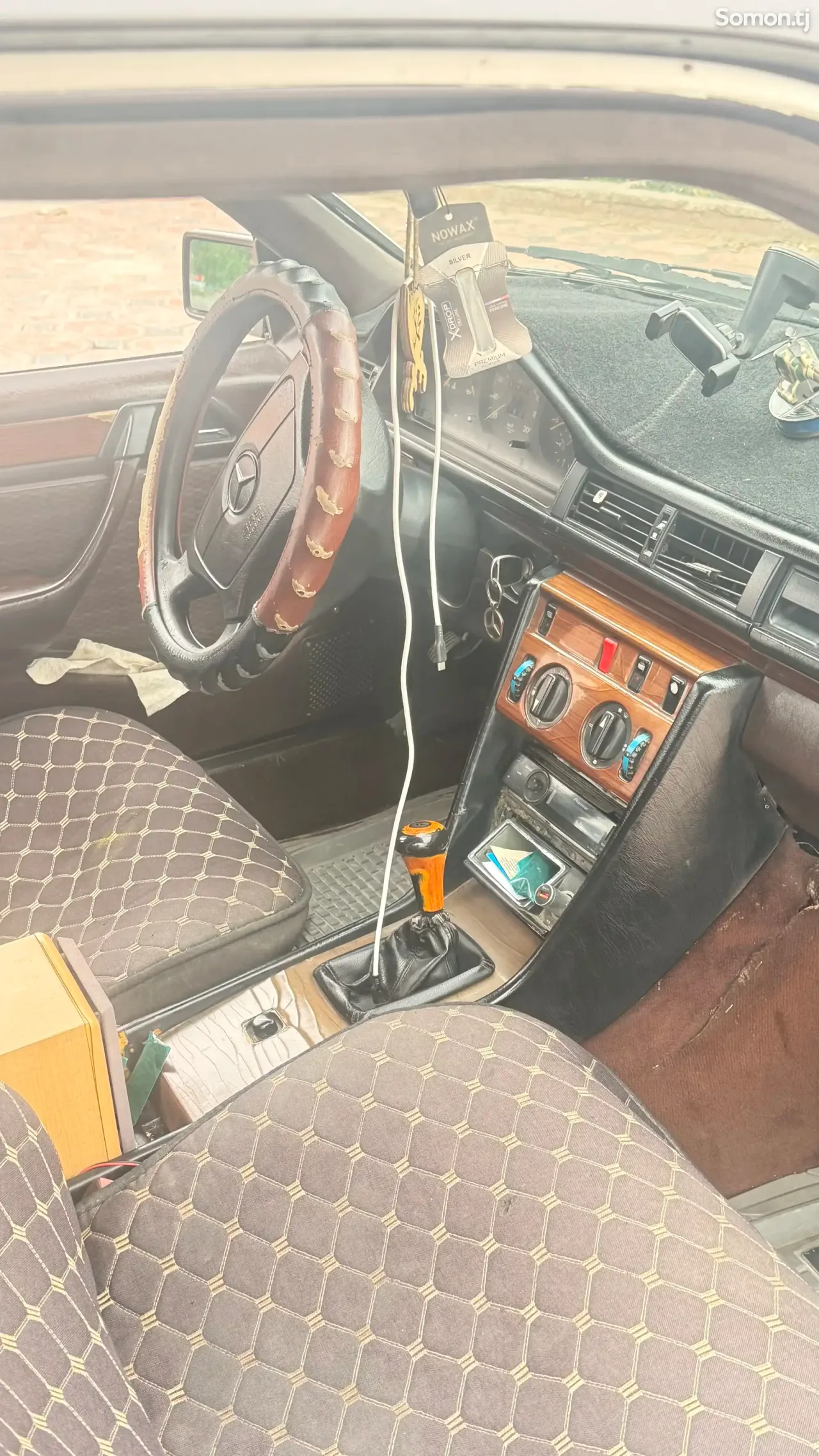 Mercedes-Benz W124 1993 · 2.0 MT