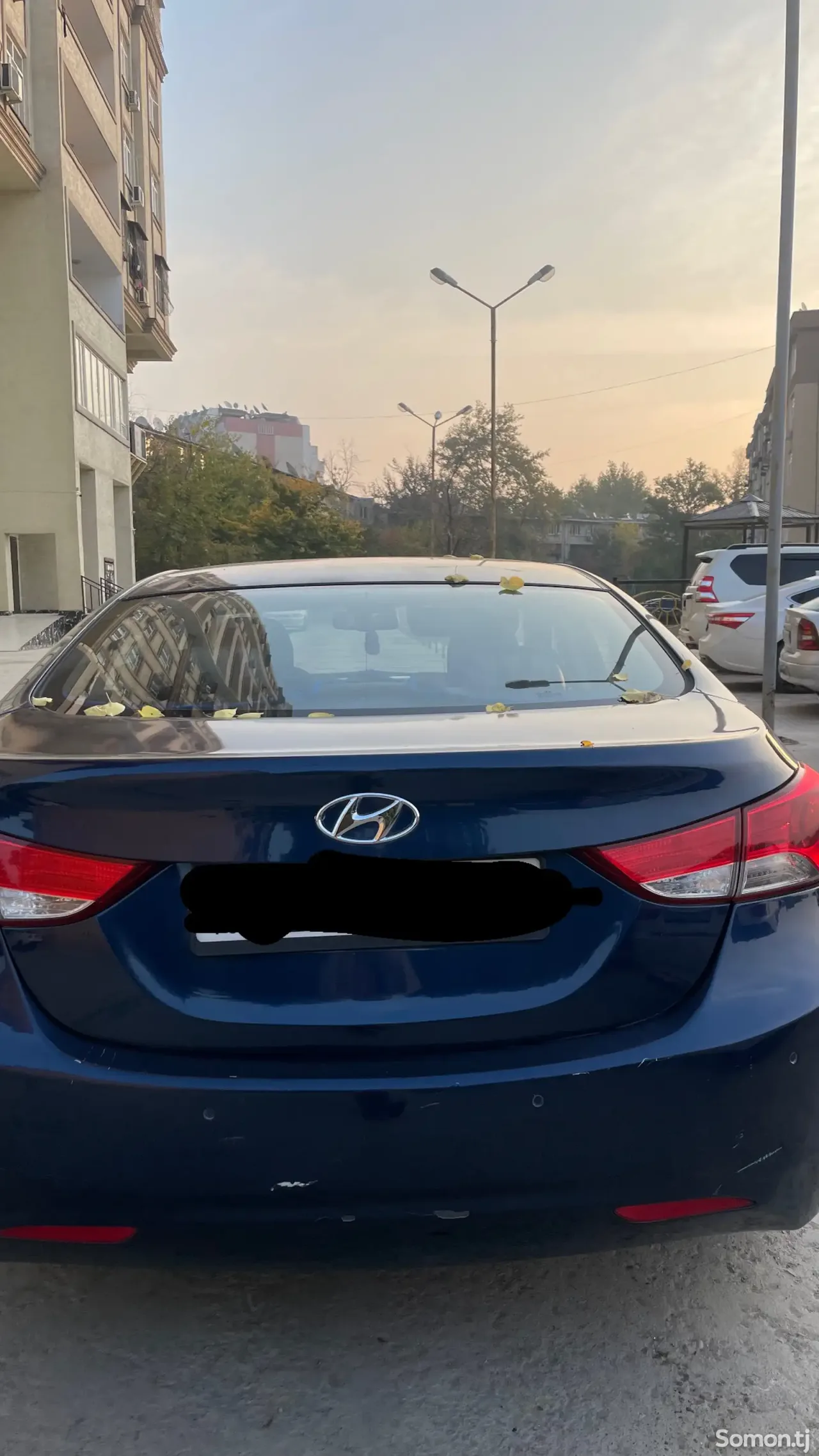 Hyundai Elantra 2013 · 1.8 AT