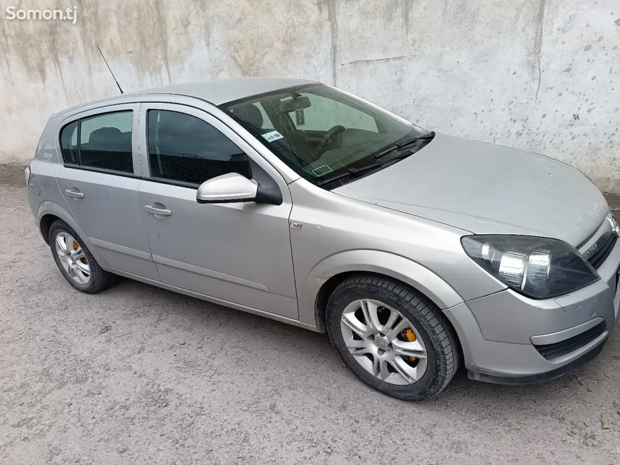 Opel Astra H 2006 · 1.6 MT