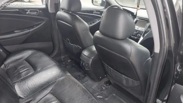 Hyundai Sonata 2011 · 2.0 AT