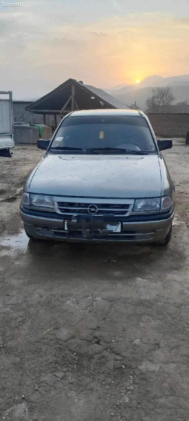 Opel Astra F 1995 · 1.6 MT