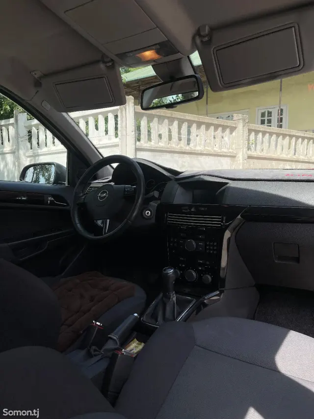 Opel Astra H 2007 · 1.6 MT