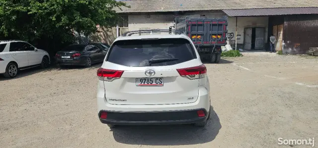 Toyota Highlander 2016 · 3.5 AT
