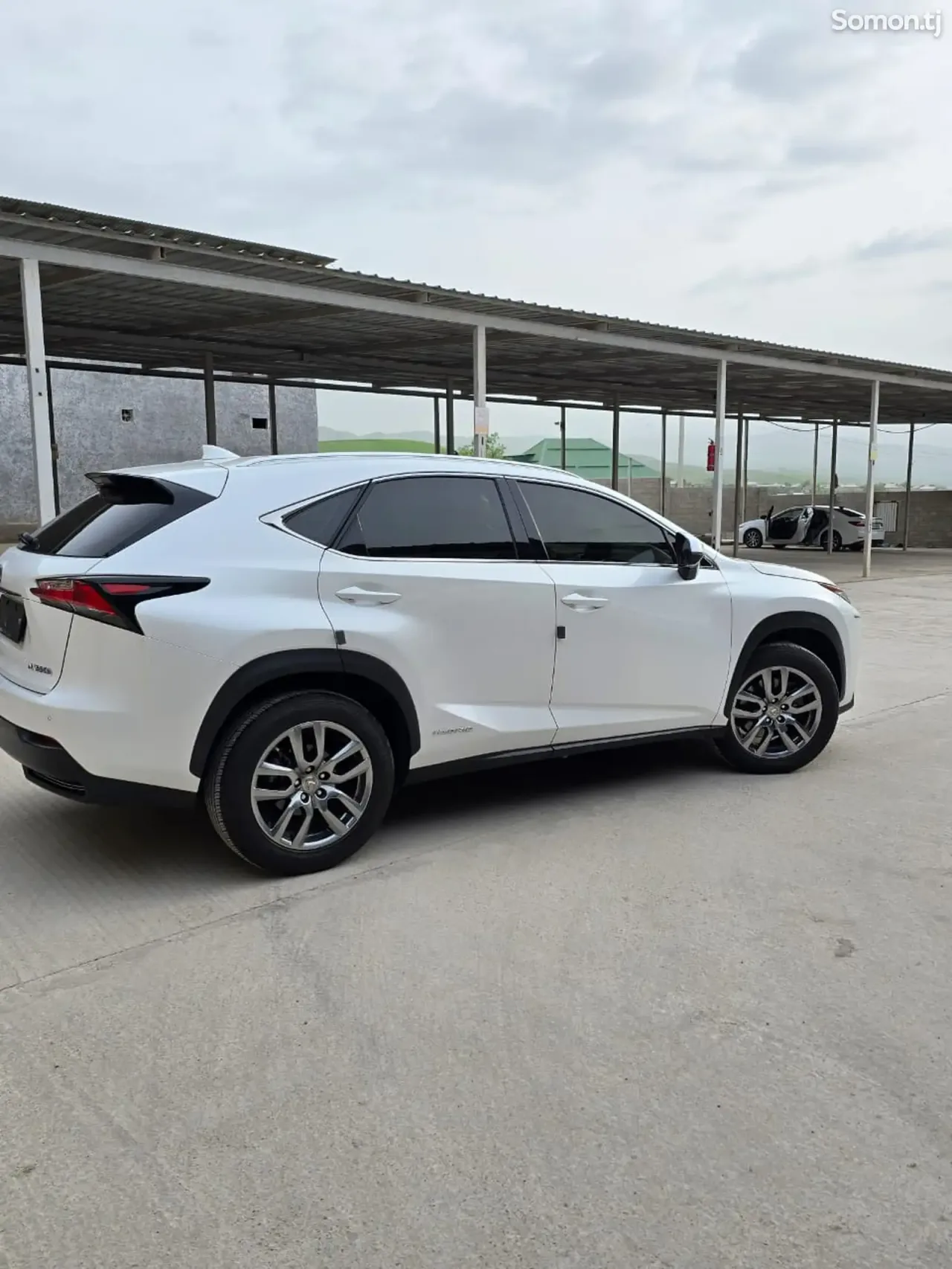 Lexus NX series 2016 · 2.5 AT