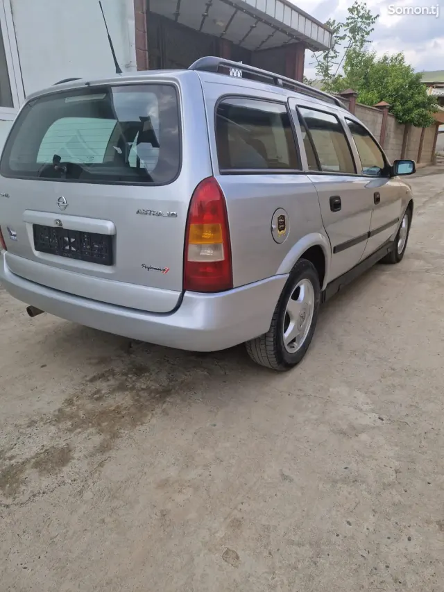 Opel Astra G 1999 · 1.6 MT
