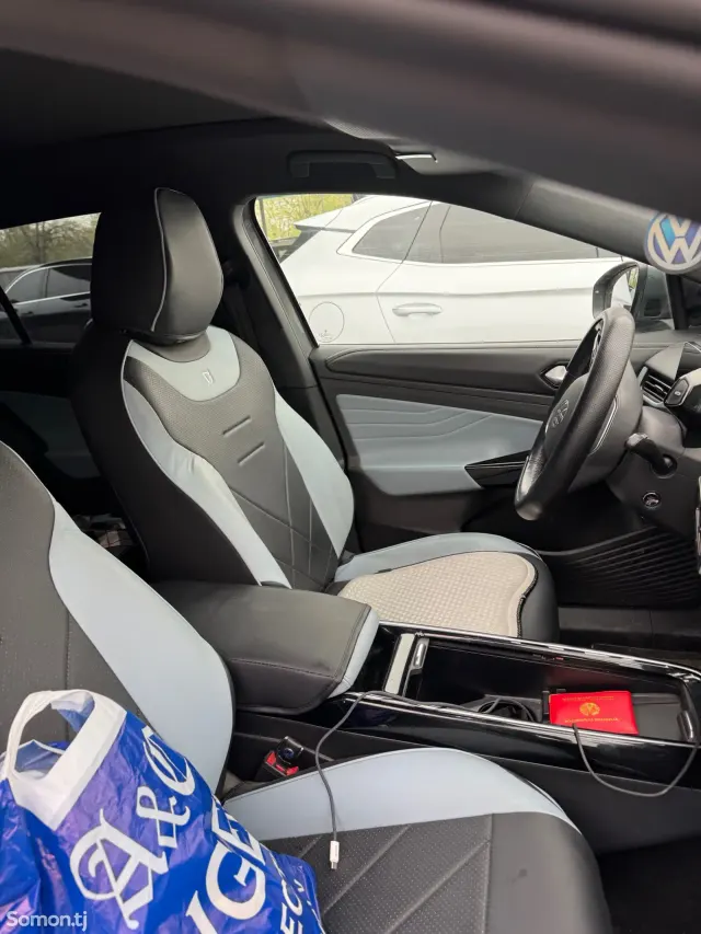 Volkswagen ID.4 2023 · AT
