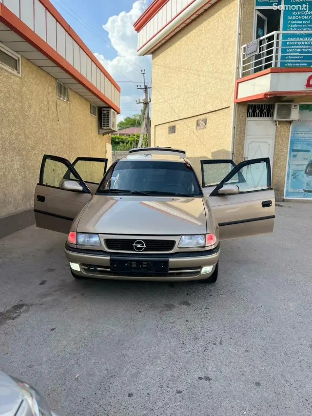 Opel Astra F 1997 · 1.6 MT
