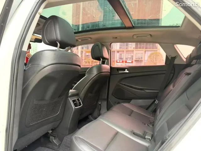 Hyundai Tucson 2016 · 1.6 AT